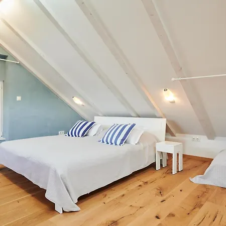 Domus Maritima 3* Τρογκίρ