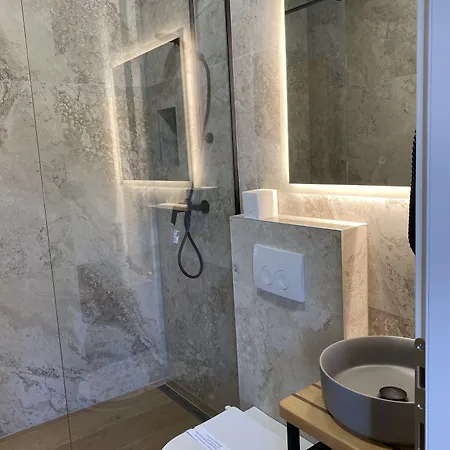 Domus Maritima מלון 3*