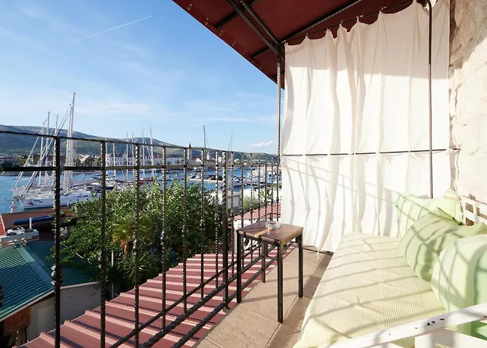 Domus Maritima 3*
